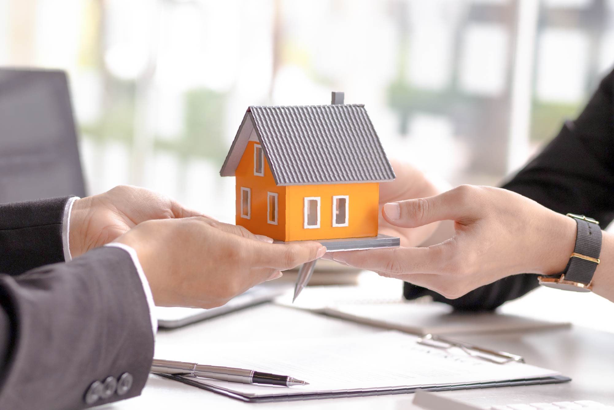 家を売る背景画像