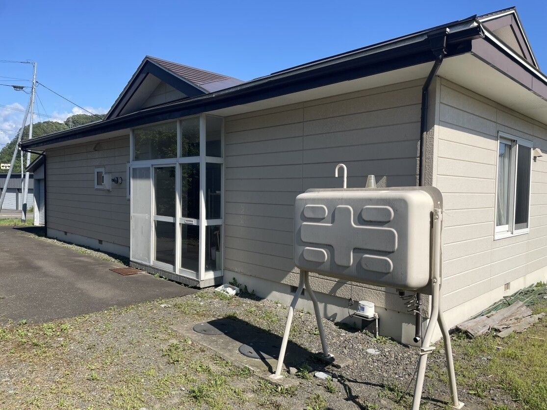 【平取町本町】ローソン裏の平家